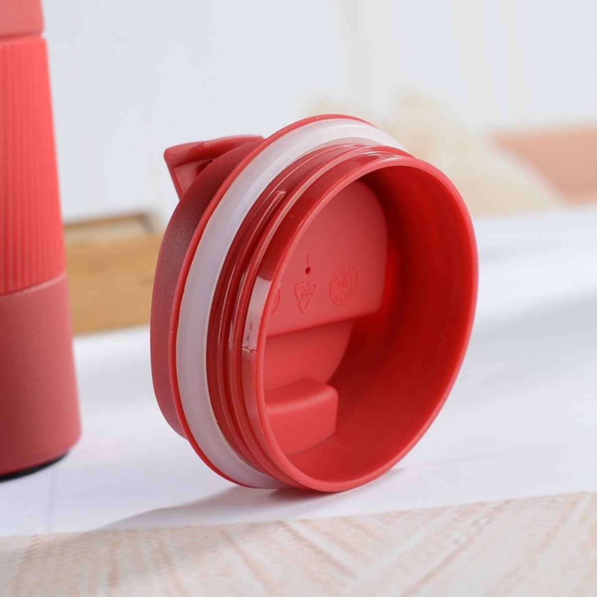 Stainless Steel Insulated Travel Coffee Mug Flip up Tumbler, Double wall Leak Proof Vacuum Cup Keep Drink Cold and Hot (Red, 17 Ounces) U212914